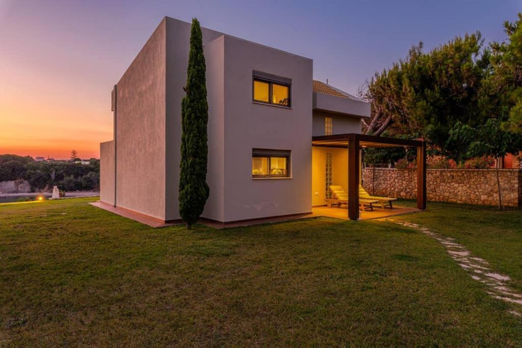 Villa Idyle - Beachfront Residence Tragana  Exterior photo